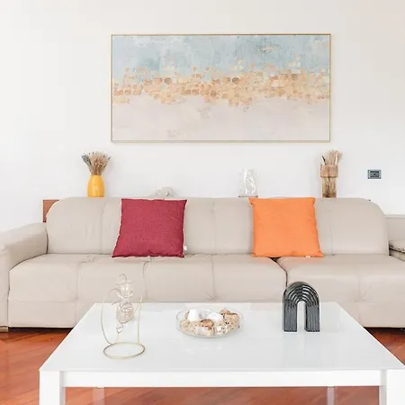 Luna By Comorooms Como