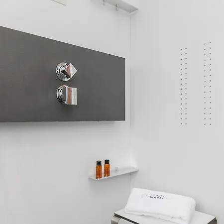 Luna By Comorooms Como